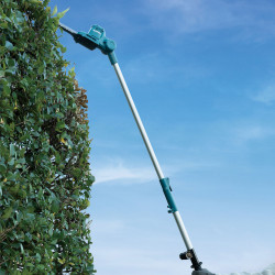 Makita DUN461W LXT 18V Pole Hedge Trimmer 460mm (1 × 5.0Ah Battery)
