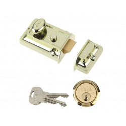 Yale Locks 630077101542 P77 Traditional Nightlatch 60mm Backset Brasslux Finish Box